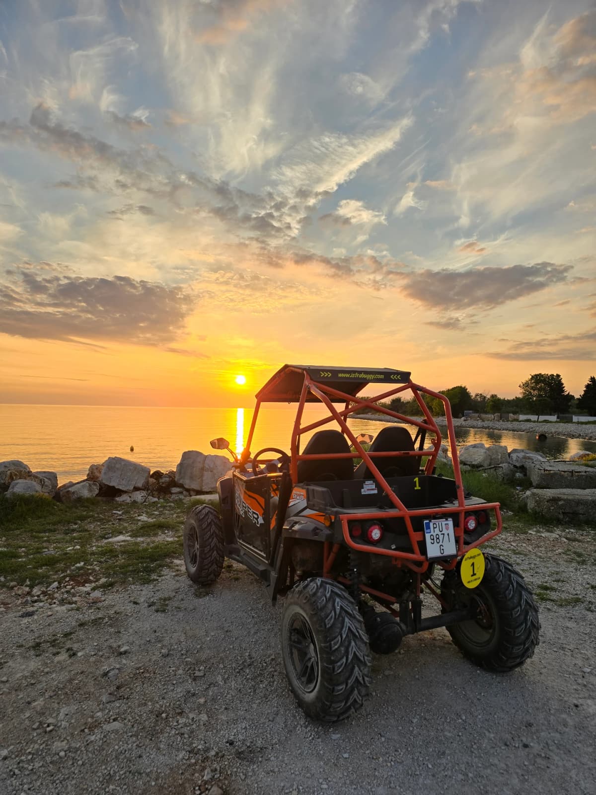 Fažana: 3H Sunset Buggy Tour with Beach Bar Drink